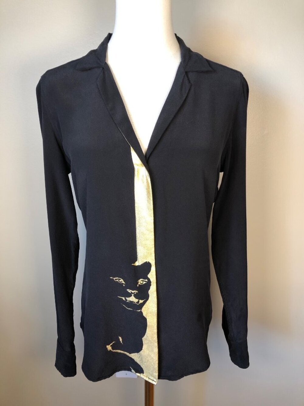 Equipment Femme XS Black Silk Blouse W/ Gold Cat Graphic Modern Minimalist Luxe
